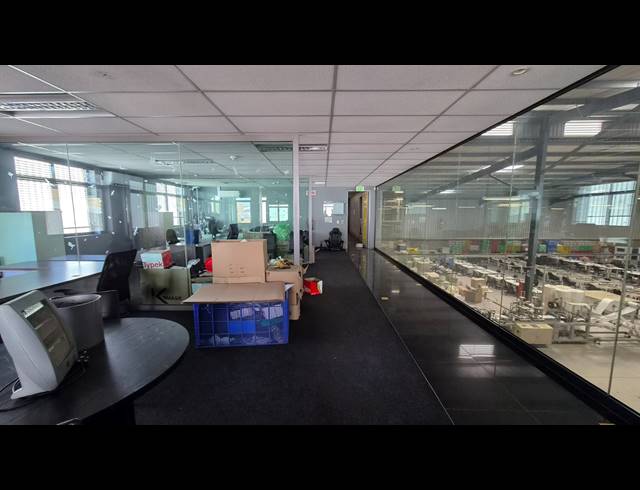 2,395M² WAREHOUSE TO LET IN JET PARK